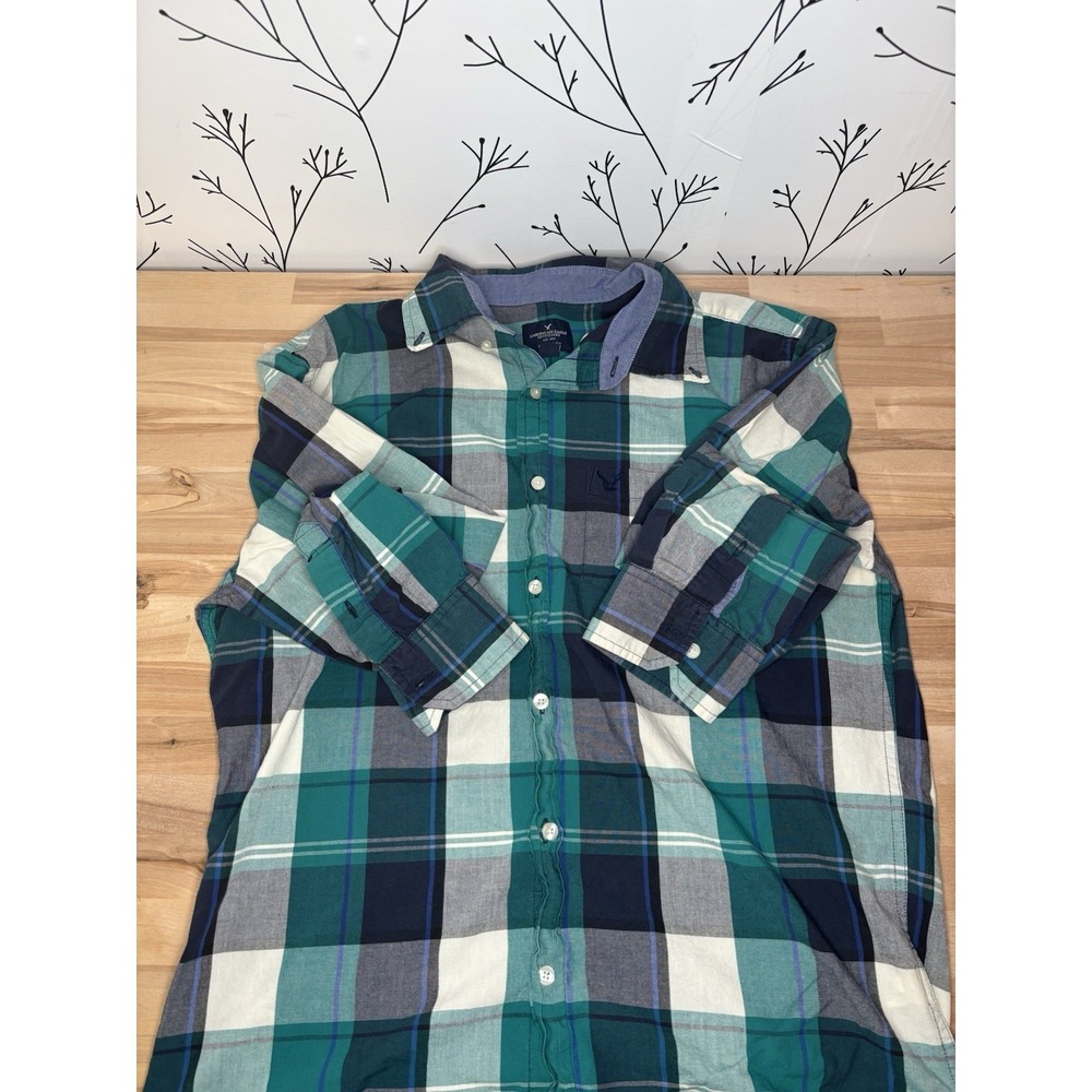 American Eagle Outfitters Men's Classic Fit Plaid Button-Up Shirt Medium
